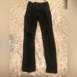 Black skinny jeans from Levi’s